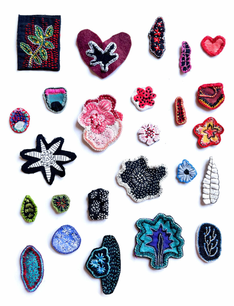 Petites pièces brodées pour vide-atelier